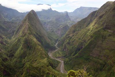 Le cirque de Mafate vu de Dos d'Âne (La Réunion)